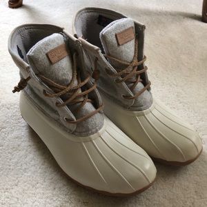 Sperry Womens Saltwater Wool Embossed Duck Boot with Thinsulate